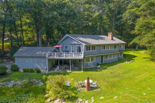 16 Laurel Rd, Scotts Corners, NY 10576-1812
