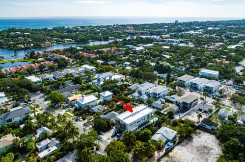 724 Lake Ave, Delray Beach FL  33483-5928 exterior