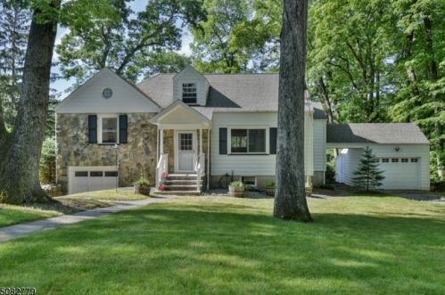 231 Cupsaw Dr, Skyline Lakes, NJ 07456-2336