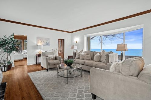 9614 Lake Dr, Milwaukee WI  53217-6100 exterior