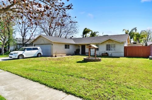 200 Barcelona Dr, Lemoore, CA 93245-9004