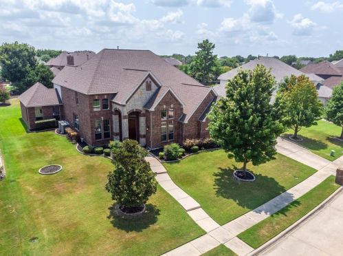 2304 Roadrunner Dr, Lewisville, TX 75022-7884