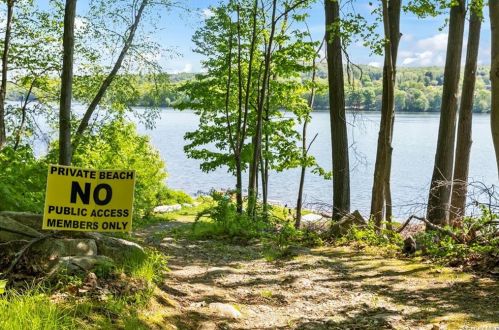 39 Lakeview Dr, Whaley Lake NY  12531-5532 exterior