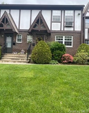 78 Yorkshire Dr, Airmont, NY 10901-7234