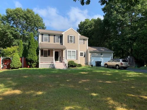 81 Fieldstone Dr, Coventry, RI 02816-8722