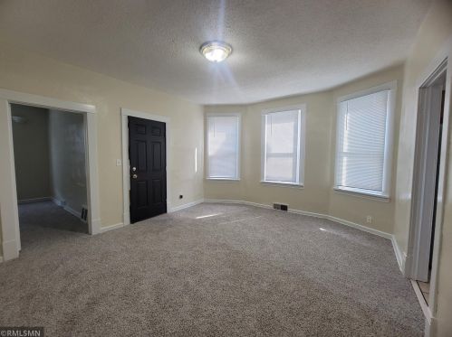 734 Charles Ave, Saint Paul, MN 55104-2718