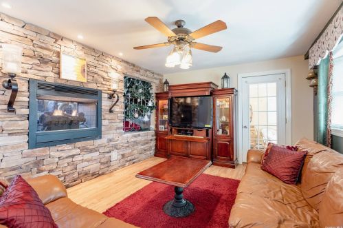 47 Myson St, West Islip NY  11795-2703 exterior