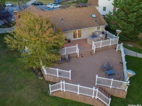 2254 Merokee Pl, North Bellmore NY  11710-3324 exterior