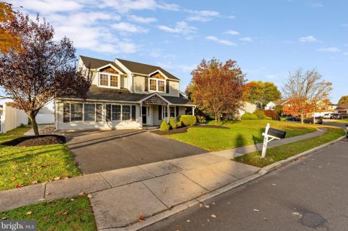 472 Pheasant Ln, Fairless Hills, PA 19030-3708