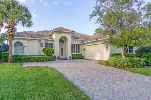 8045 Links Way, Fort Pierce, FL 34986-3036
