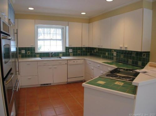 170 Bridle Path Ln, New Canaan CT  06840-3907 exterior