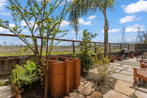 915 Mayport Dr, West Pittsburg CA  94565-4494 exterior