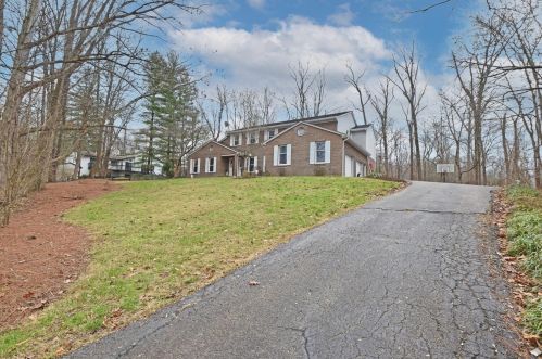 769 Cedar Point Dr, Cincinnati, OH 45230-3755