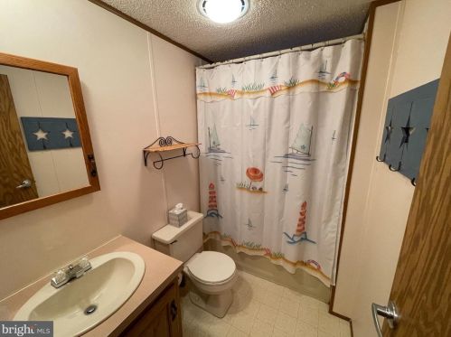 8 Sheffield Dr, Lewes, DE 19958-9004