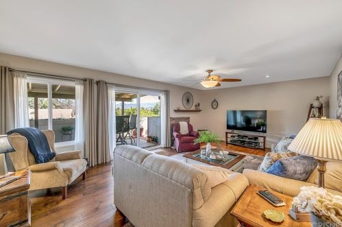 20046 Avenue Of The Oaks, Santa Clarita CA  91321-1361 exterior