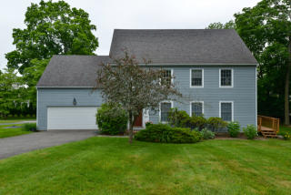 5 Fieldstone Ln, Stamford, CT 06902-2570