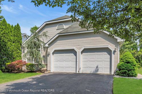 5 Winding River Rd, Lakewood, NJ 08701-5734