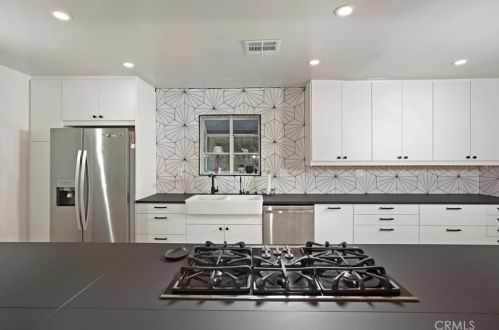 1630 Virden Dr, Glendale CA  91208-2722 exterior