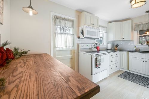 34 Twin Cedar Ln, Northport NY  11768-2232 exterior