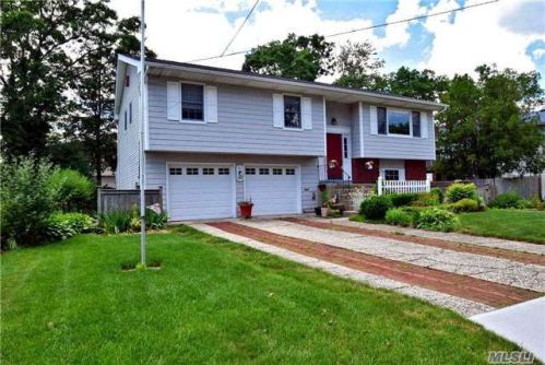282 6th St, Deer Park, NY 11729-6541