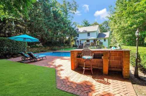 10 Deauville Ct, Northport NY  11768-2156 exterior