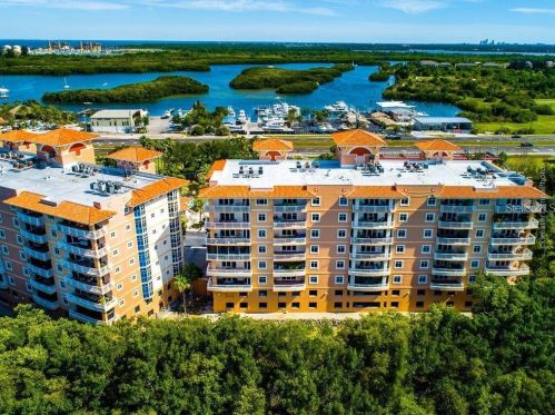 12033 Gandy Blvd, Saint Petersburg FL  33702-1520 exterior