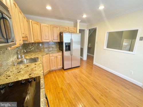 6755 Cardinal Woods Ct, Lorton VA  22079-1356 exterior