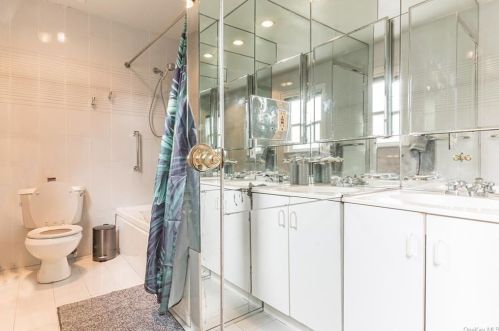 30 Canterbury Rd, White Plains NY  10607-1108 exterior