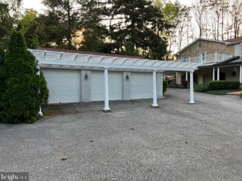 1391 Moselem Springs Rd, Moselem, PA 19526-8504