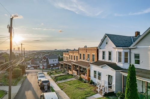 909 Deely St, Pittsburgh, PA 15217-2836