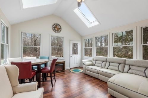 37 Main St, Petersham MA 01366-9502 exterior