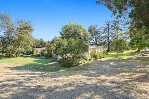 2222 Mendocino Ln, Altadena CA  91001-2816 exterior