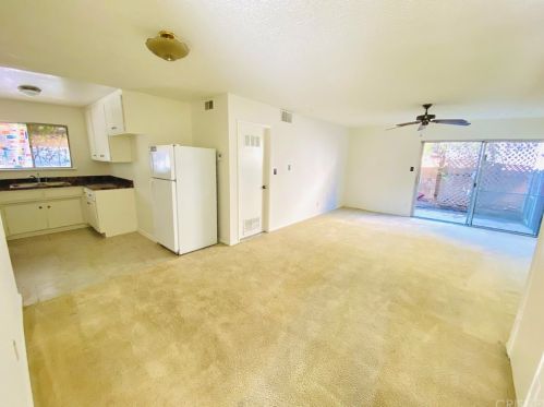 9201 Wakefield Ave, Van Nuys, CA 91402-1474
