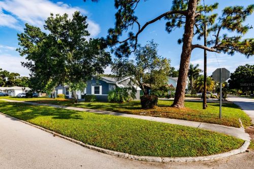 5933 15th Ave, Saint Petersburg FL  33707-3305 exterior