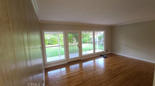 7408 Oak Park Ave, Van Nuys CA  91406-2633 exterior
