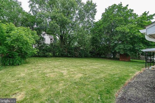 415 Liberty St, Charles Town WV  25414-1827 exterior