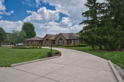 5736 Swan Dr, Englewood, OH 45315-9614