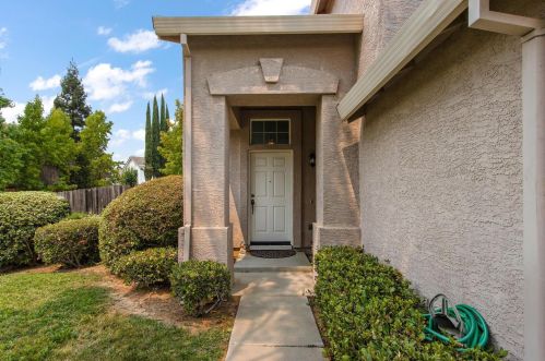 8241 Primoak Way, Elk Grove, CA 95758-7936