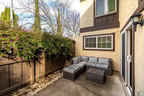 101 Fairoaks Dr, Vacaville CA  95688-5319 exterior