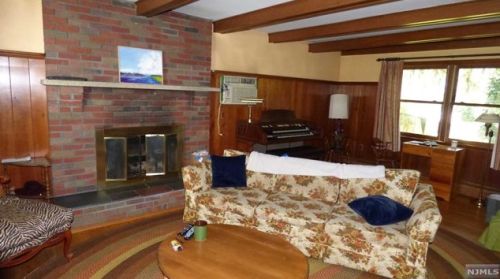 920 Colonial Rd, Franklin Lakes, NJ 07417-1231