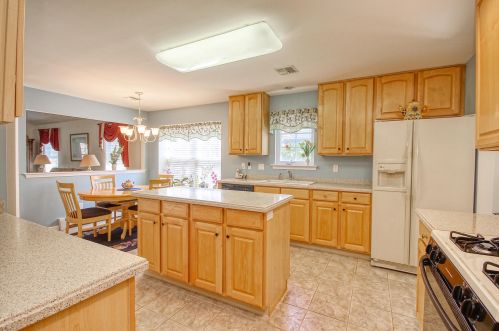 27 Valley Stream Ln, Lakewood NJ  08701-5746 exterior