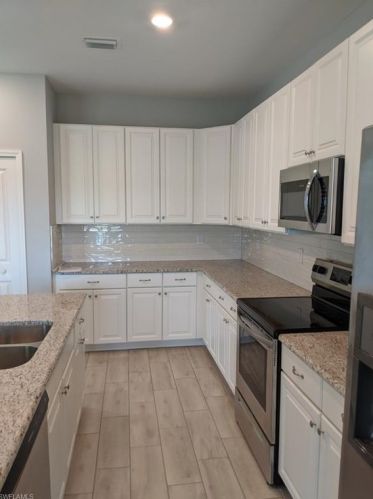 1505 38th Pl, Cape Coral, FL 33993-9513