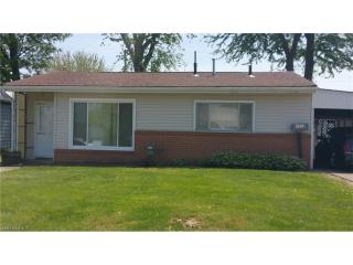 1014 Lilly Rd, Alliance, OH 44601-3856