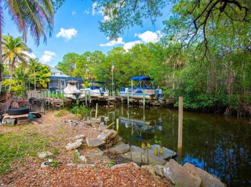 1308 Grand Canal Dr, Naples, FL 34110-1522