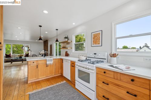 4817 Brookdale Ave, Oakland CA  94619-2510 exterior