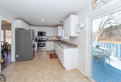 283 Mamanasco Rd, Ridgefield CT  06877-2425 exterior