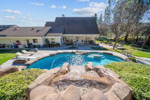 41664 Camino Del Vino, Temecula CA  92592-8439 exterior