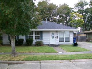 11 Azalea Dr, Gretna, LA 70053-5029