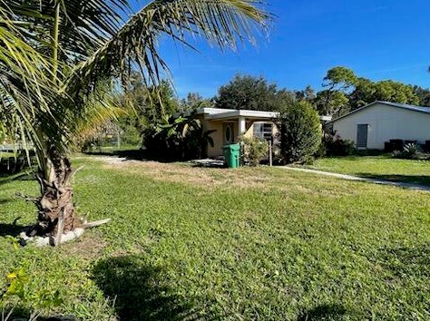 3504 Lake Dr, Fort Pierce FL  34982-8449 exterior