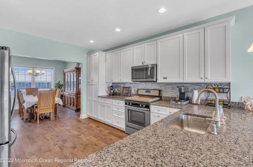 21 Halsey Dr, Bricktown NJ  08723-7510 exterior